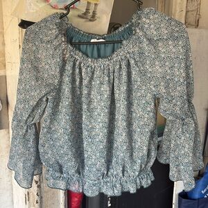 Very nice color and fresh blouse for a lil girl